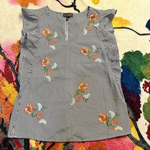 Seersucker print floral ruffle sleeve top